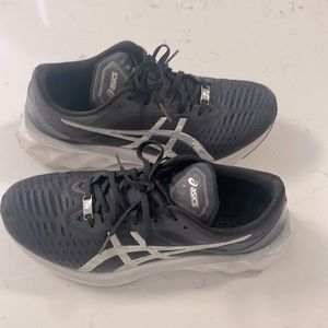 ASICS Novablast Platinum Running Shoe